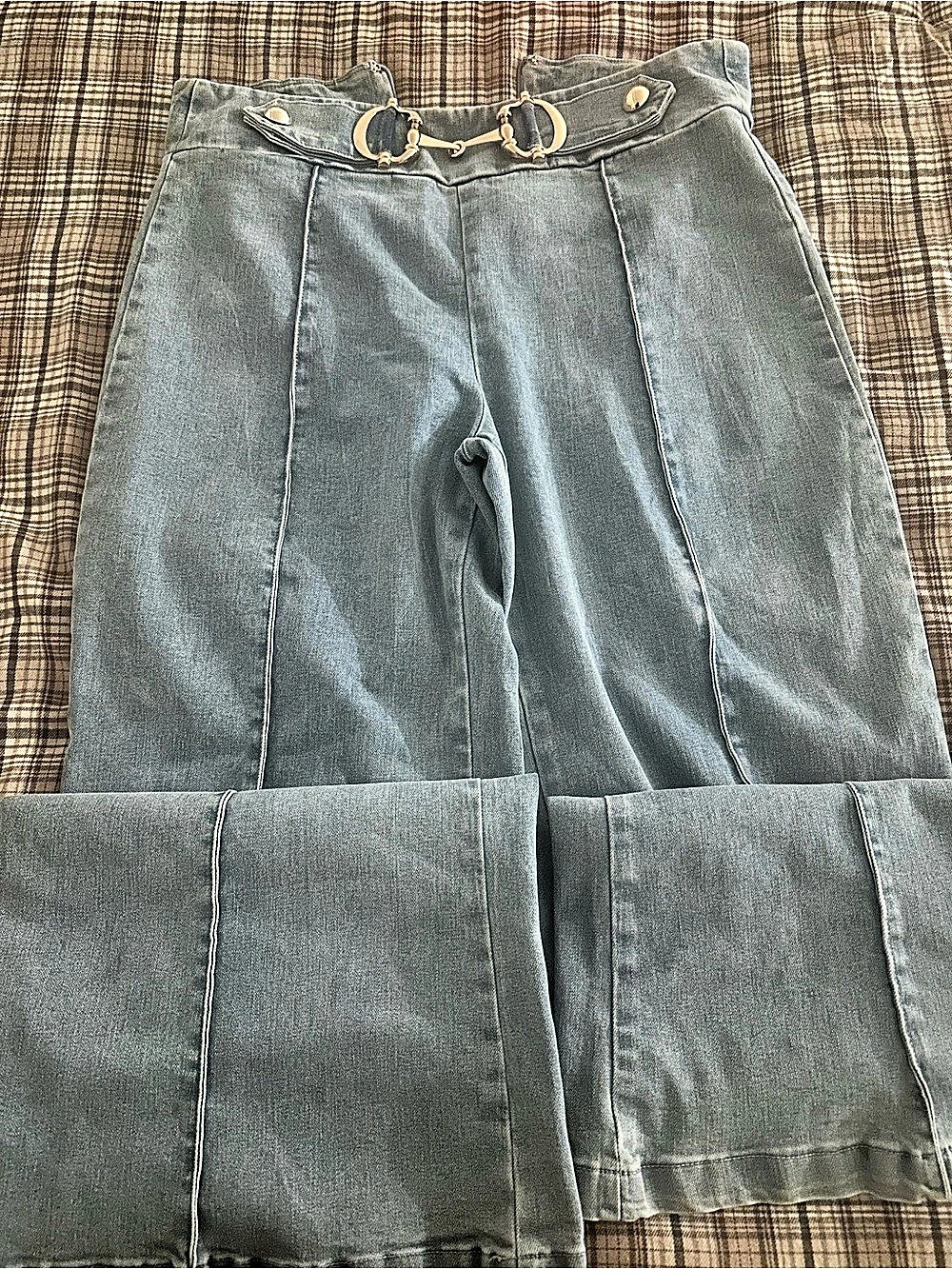 Akira high waisted light blue jeans size L but fits a M